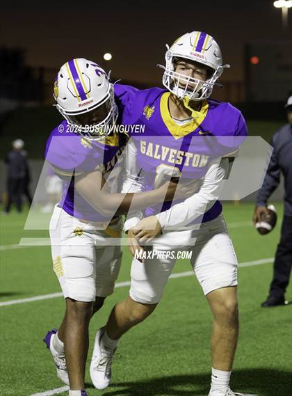 Thumbnail 2 in A&M Consolidated vs. Ball (UIL Football 5A D1 Region III Area Round) photogallery.