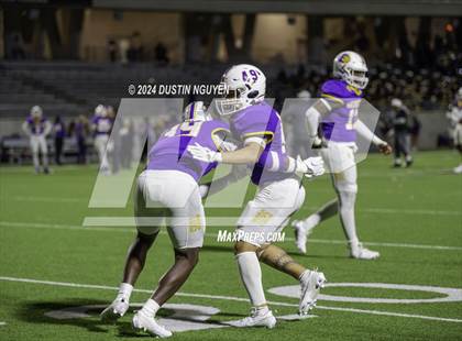 Thumbnail 1 in A&M Consolidated vs. Ball (UIL Football 5A D1 Region III Area Round) photogallery.
