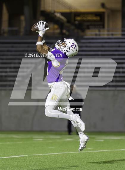 Thumbnail 3 in A&M Consolidated vs. Ball (UIL Football 5A D1 Region III Area Round) photogallery.