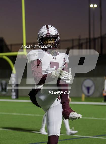 Thumbnail 2 in A&M Consolidated vs. Ball (UIL Football 5A D1 Region III Area Round) photogallery.