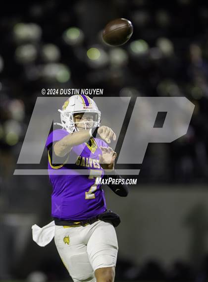 Thumbnail 3 in A&M Consolidated vs. Ball (UIL Football 5A D1 Region III Area Round) photogallery.