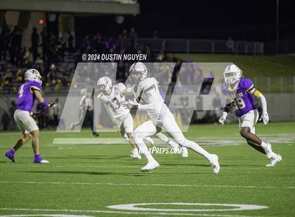 Thumbnail 2 in A&M Consolidated vs. Ball (UIL Football 5A D1 Region III Area Round) photogallery.