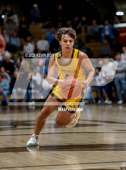 Thumbnail 1 in River Valley vs. Buckeye Valley (OHSAA D4 Central 2 District Championship) photogallery.