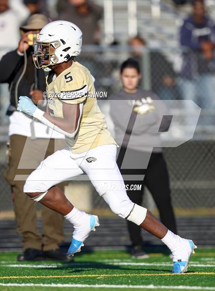 Thumbnail 3 in Patriot vs Freedom (VHSL Class 6 Region Final) photogallery.