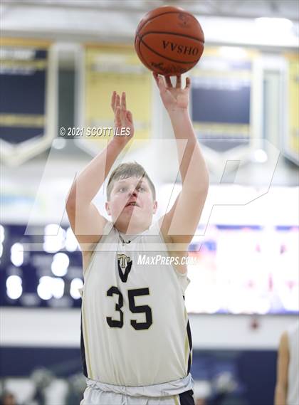 Thumbnail 3 in Amanda-Clearcreek @ Teays Valley photogallery.