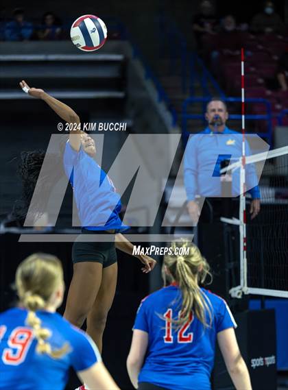 Thumbnail 2 in Hoover vs. Wayne (WVSSAC Class AAA Quarterfinal) photogallery.