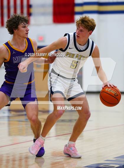 Thumbnail 2 in Munday @ Perrin-Whitt photogallery.