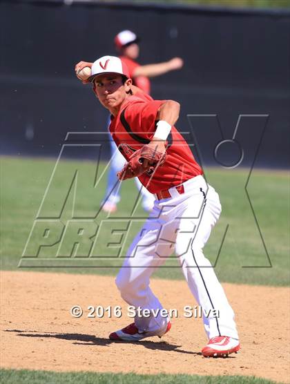 Thumbnail 3 in Bonita Vista vs. Vista (66th Annual SD Lions Tournament Premier Division Semifinal) photogallery.