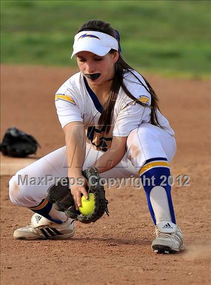 Thumbnail 1 in Burbank @ Charter Oak photogallery.