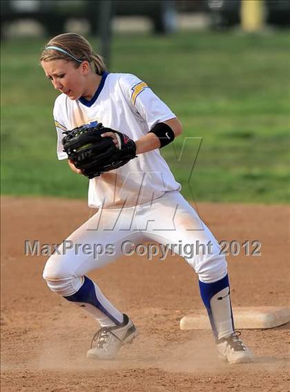 Thumbnail 1 in Burbank @ Charter Oak photogallery.