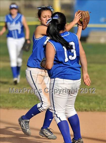 Thumbnail 3 in Burbank @ Charter Oak photogallery.