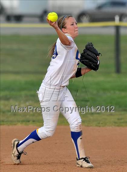 Thumbnail 3 in Burbank @ Charter Oak photogallery.
