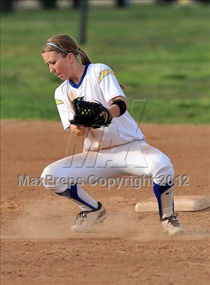 Thumbnail 3 in Burbank @ Charter Oak photogallery.