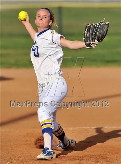 Thumbnail 1 in Burbank @ Charter Oak photogallery.