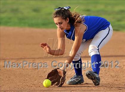 Thumbnail 3 in Burbank @ Charter Oak photogallery.