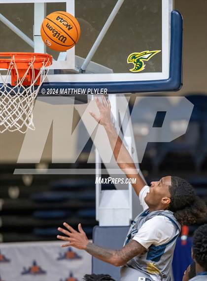 Thumbnail 3 in New Life Christian Academy vs. Richmond (Hoops & Dreams Showcase) photogallery.