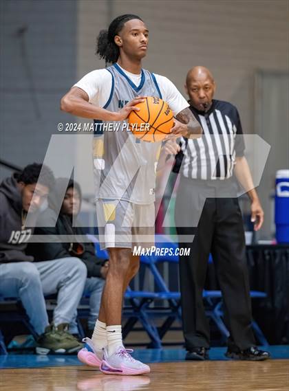 Thumbnail 3 in New Life Christian Academy vs. Richmond (Hoops & Dreams Showcase) photogallery.