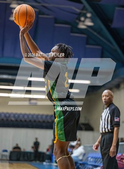 Thumbnail 3 in New Life Christian Academy vs. Richmond (Hoops & Dreams Showcase) photogallery.