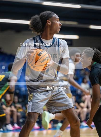 Thumbnail 3 in New Life Christian Academy vs. Richmond (Hoops & Dreams Showcase) photogallery.