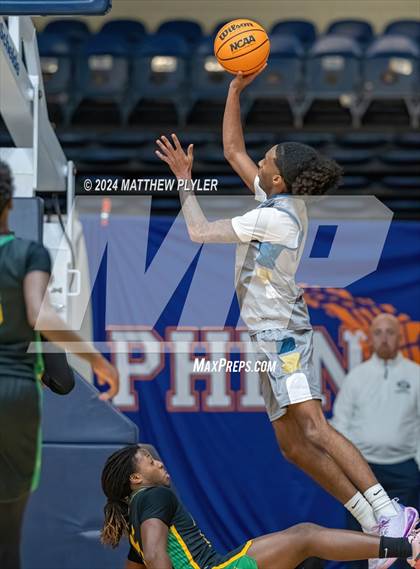 Thumbnail 3 in New Life Christian Academy vs. Richmond (Hoops & Dreams Showcase) photogallery.