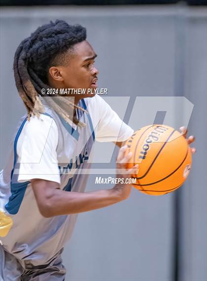 Thumbnail 2 in New Life Christian Academy vs. Richmond (Hoops & Dreams Showcase) photogallery.