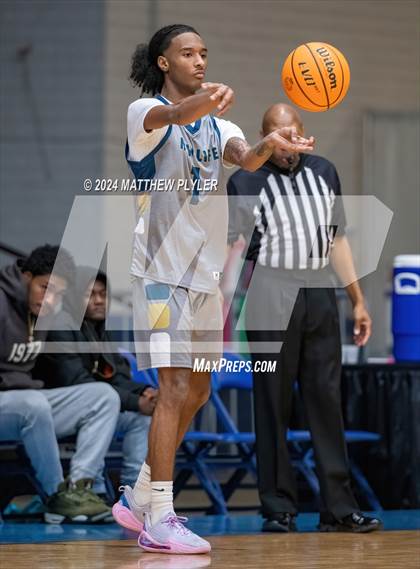 Thumbnail 1 in New Life Christian Academy vs. Richmond (Hoops & Dreams Showcase) photogallery.