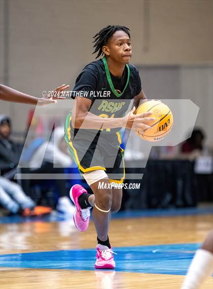 Thumbnail 2 in New Life Christian Academy vs. Richmond (Hoops & Dreams Showcase) photogallery.