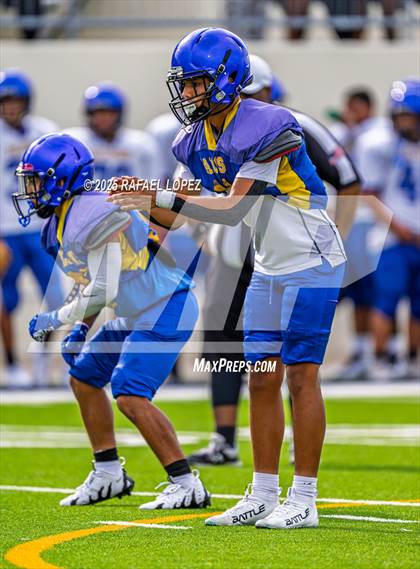 Thumbnail 2 in Beaumont United vs. Channelview (Scrimmage) photogallery.