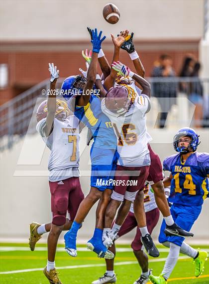 Thumbnail 2 in Beaumont United vs. Channelview (Scrimmage) photogallery.