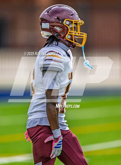 Thumbnail 2 in Beaumont United vs. Channelview (Scrimmage) photogallery.
