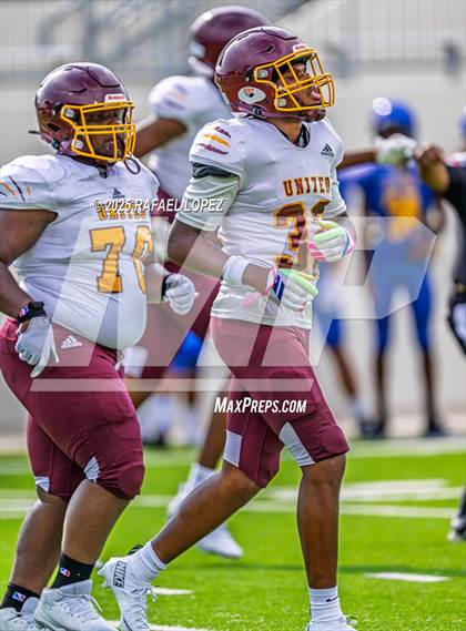 Thumbnail 2 in Beaumont United vs. Channelview (Scrimmage) photogallery.