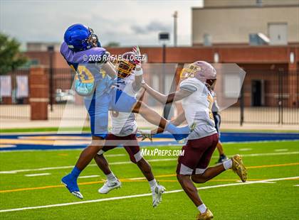 Thumbnail 1 in Beaumont United vs. Channelview (Scrimmage) photogallery.