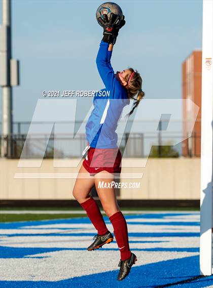 Thumbnail 2 in Forest Hills Eastern vs Cedar Springs (MHSAA District 29 Finals) photogallery.