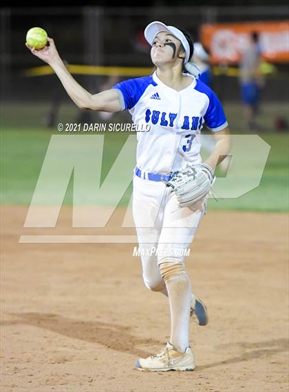 Thumbnail 1 in Fredonia vs Bagdad (AIA  1A Round 1 Playoff) photogallery.