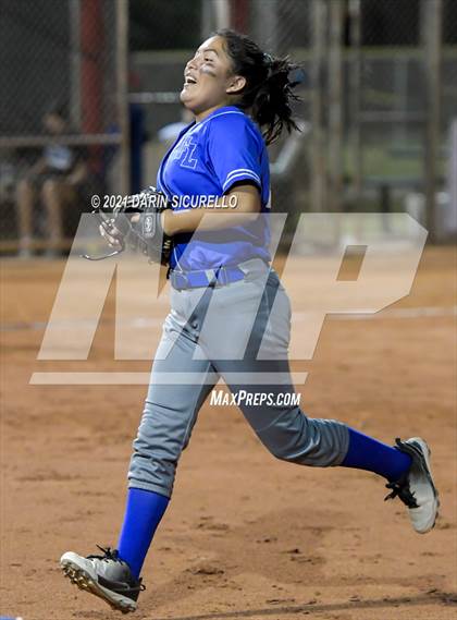 Thumbnail 1 in Fredonia vs Bagdad (AIA  1A Round 1 Playoff) photogallery.