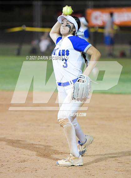 Thumbnail 3 in Fredonia vs Bagdad (AIA  1A Round 1 Playoff) photogallery.