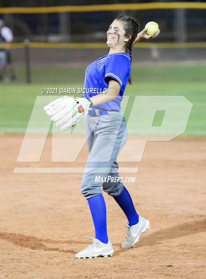 Thumbnail 2 in Fredonia vs Bagdad (AIA  1A Round 1 Playoff) photogallery.