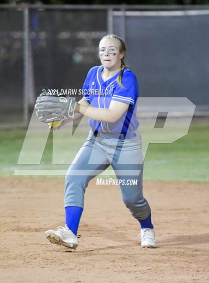 Thumbnail 1 in Fredonia vs Bagdad (AIA  1A Round 1 Playoff) photogallery.