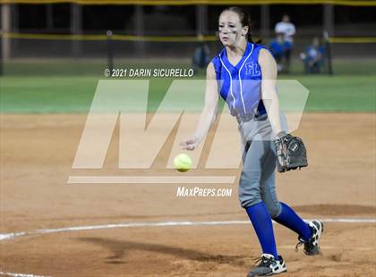 Thumbnail 1 in Fredonia vs Bagdad (AIA  1A Round 1 Playoff) photogallery.