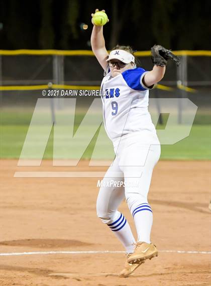 Thumbnail 3 in Fredonia vs Bagdad (AIA  1A Round 1 Playoff) photogallery.