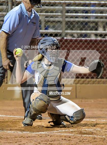 Thumbnail 2 in Fredonia vs Bagdad (AIA  1A Round 1 Playoff) photogallery.