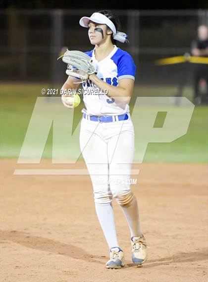 Thumbnail 2 in Fredonia vs Bagdad (AIA  1A Round 1 Playoff) photogallery.