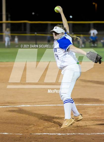 Thumbnail 3 in Fredonia vs Bagdad (AIA  1A Round 1 Playoff) photogallery.