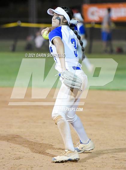 Thumbnail 2 in Fredonia vs Bagdad (AIA  1A Round 1 Playoff) photogallery.