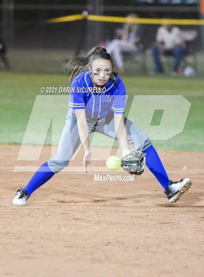 Thumbnail 1 in Fredonia vs Bagdad (AIA  1A Round 1 Playoff) photogallery.