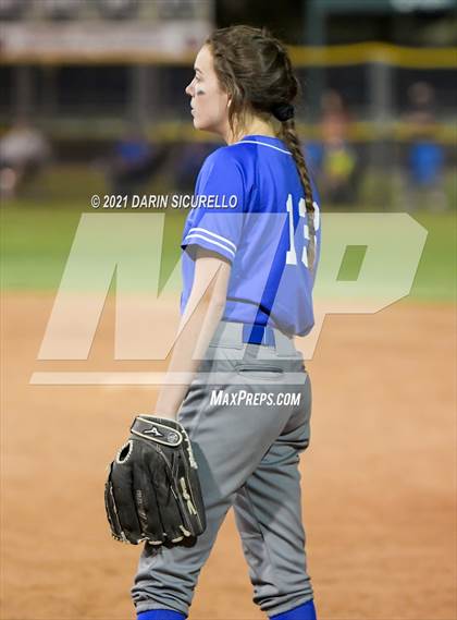 Thumbnail 2 in Fredonia vs Bagdad (AIA  1A Round 1 Playoff) photogallery.
