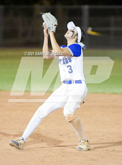 Thumbnail 3 in Fredonia vs Bagdad (AIA  1A Round 1 Playoff) photogallery.