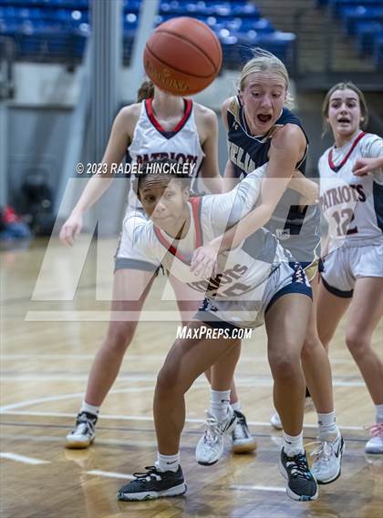 Thumbnail 3 in Truman vs. Helias (Twelve Courts of Christmas) photogallery.