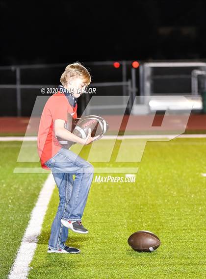 Thumbnail 1 in Santo vs Muenster (UIL 2A Bi-District Playoff) photogallery.