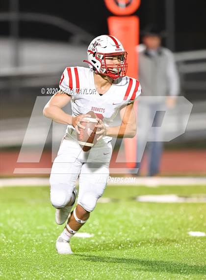 Thumbnail 2 in Santo vs Muenster (UIL 2A Bi-District Playoff) photogallery.